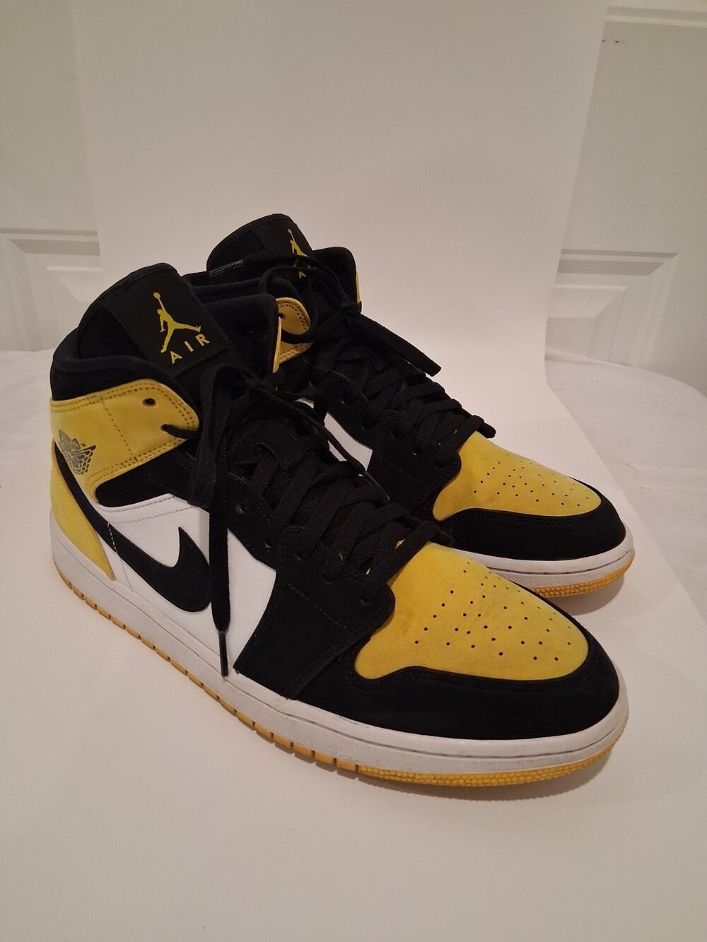 Nike Air Jordan 1 Mid SE Yellow Toe Black Tour Yellow 852542-071 Men's Size 13